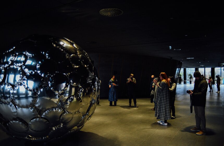 Новые экспонаты появились на фестивале "Здесь и сейчас" в центре "Сколково" 20 фото