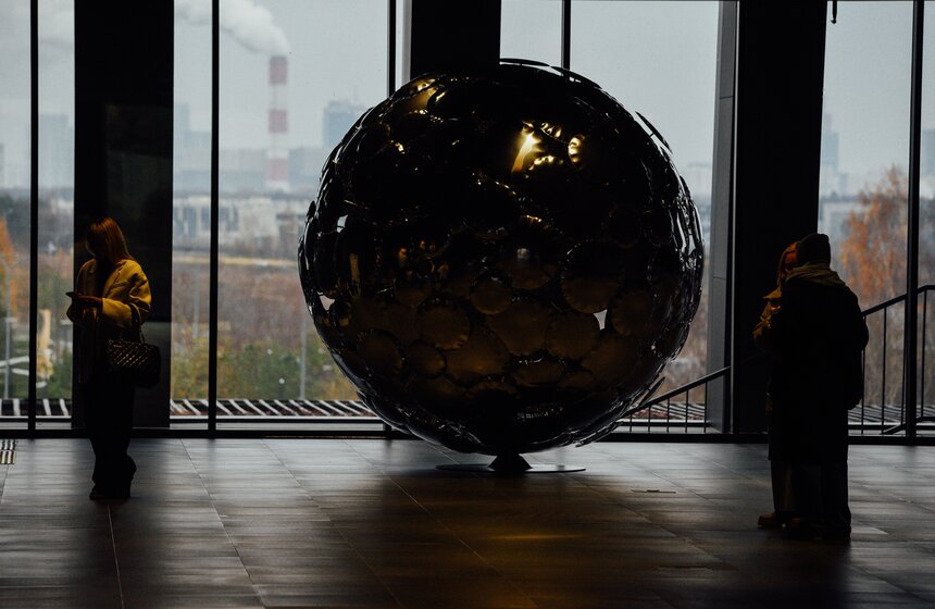 Новые экспонаты появились на фестивале "Здесь и сейчас" в центре "Сколково" 24 фото