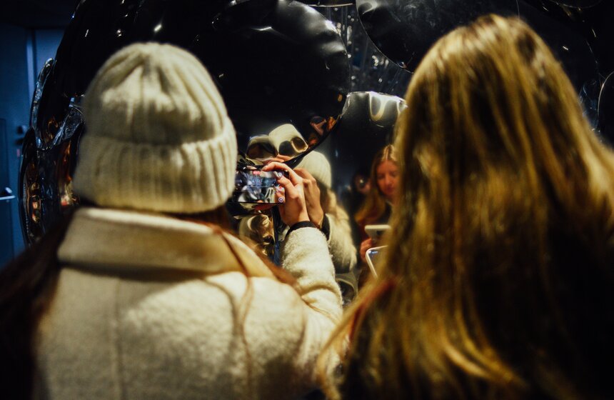 Новые экспонаты появились на фестивале "Здесь и сейчас" в центре "Сколково" 21 фото