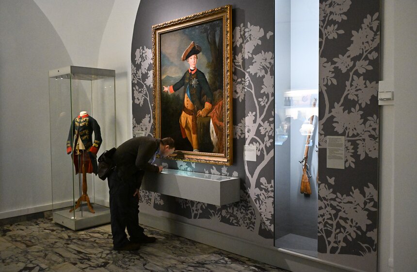 Выставка об эпохе дворцовых переворотов открылась в Музеях Московского Кремля 27 фото