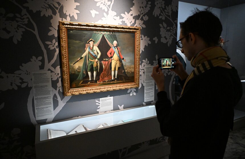 Выставка об эпохе дворцовых переворотов открылась в Музеях Московского Кремля 15 фото