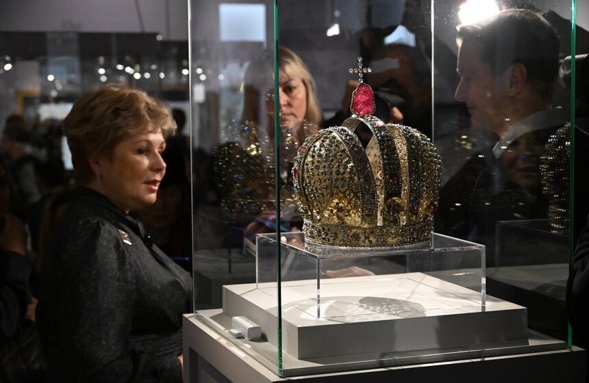 Выставка об эпохе дворцовых переворотов открылась в Музеях Московского Кремля 13 фото