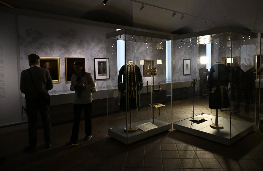 Выставка об эпохе дворцовых переворотов открылась в Музеях Московского Кремля 11 фото