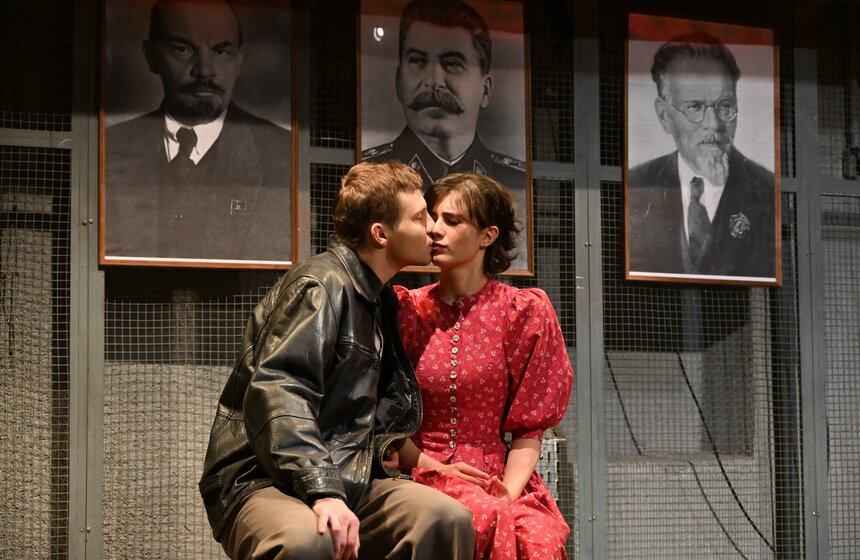 Состоялся пресс-показ премьерного спектакля "Завтра была война" по повести Васильева 20 фото