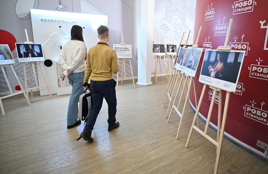 Выставка "Искусство материнства" проходит в Москве 4 фото