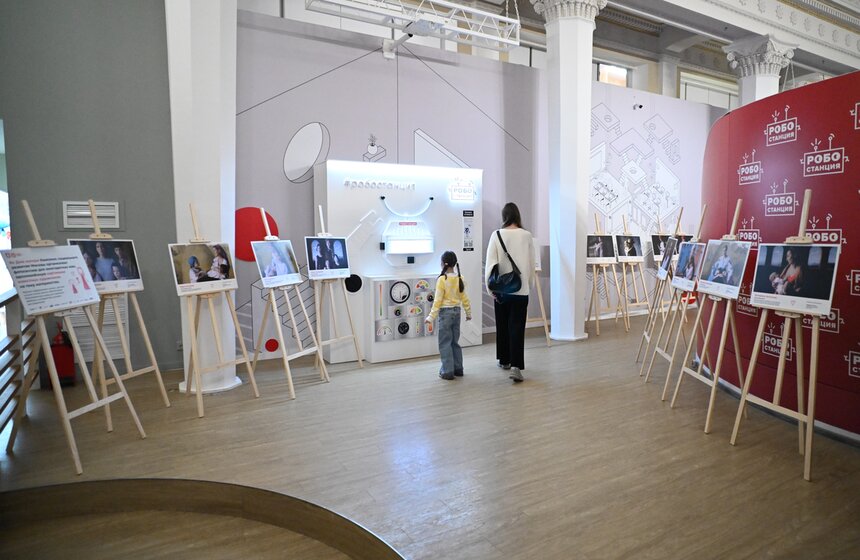 Выставка "Искусство материнства" проходит в Москве 1 фото