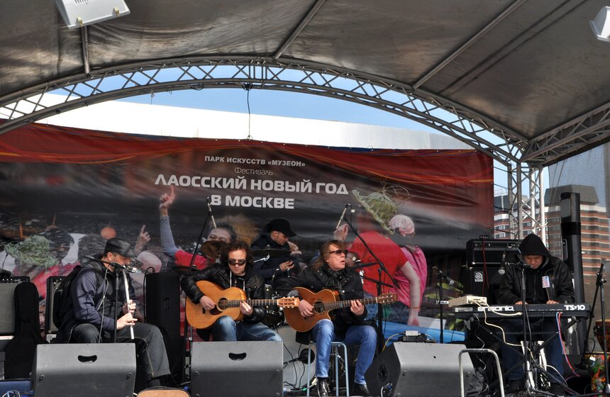 В Парке искусств "Музеон" отмечают Лаосский Новый год 5 фото