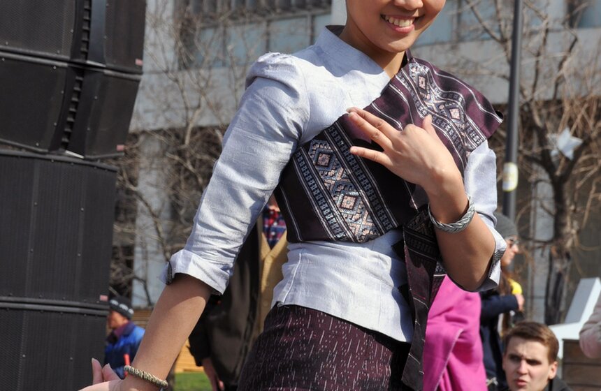 В Парке искусств "Музеон" отмечают Лаосский Новый год 13 фото