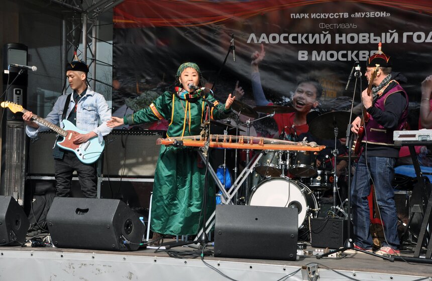 В Парке искусств "Музеон" отмечают Лаосский Новый год 15 фото