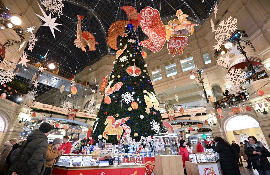 Телеканал "Москва Доверие" нарядил елку в ГУМе 21 фото