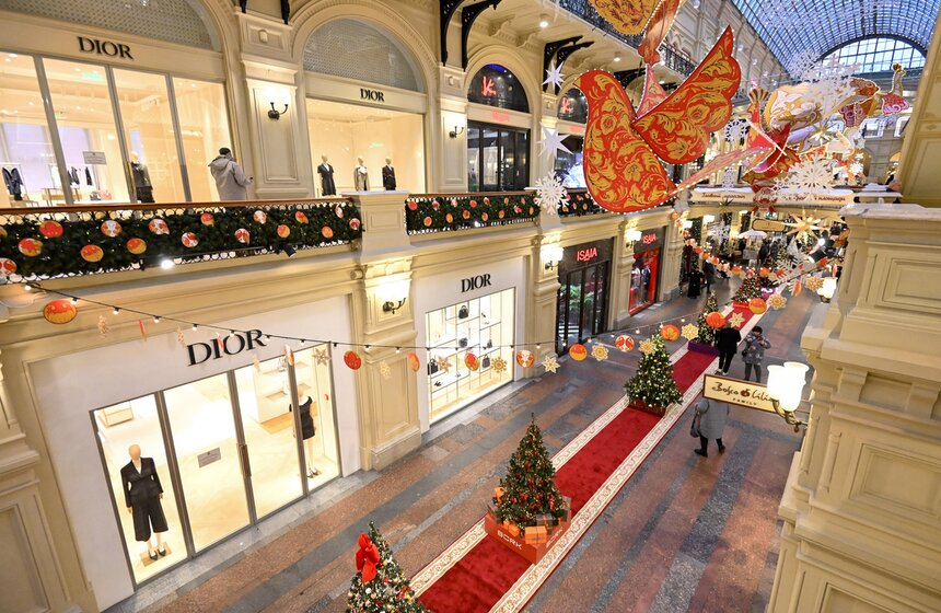 Телеканал "Москва Доверие" нарядил елку в ГУМе 1 фото