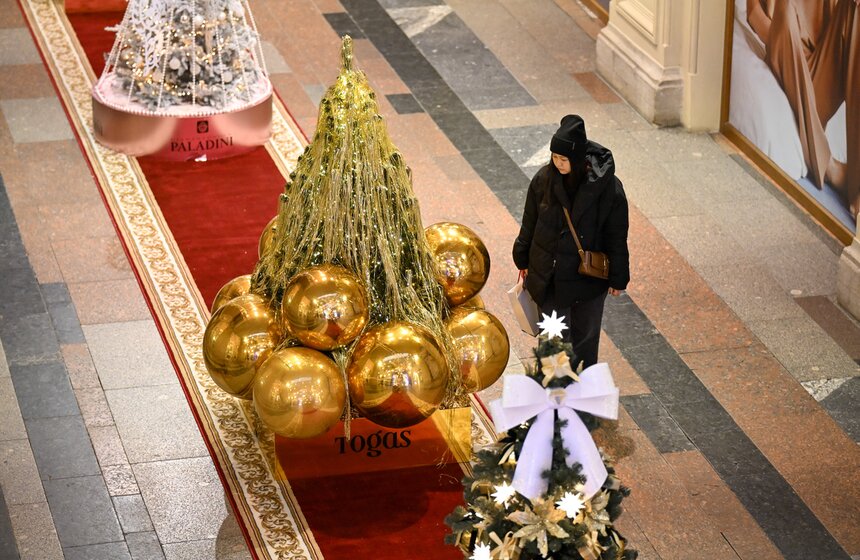 Телеканал "Москва Доверие" нарядил елку в ГУМе 9 фото