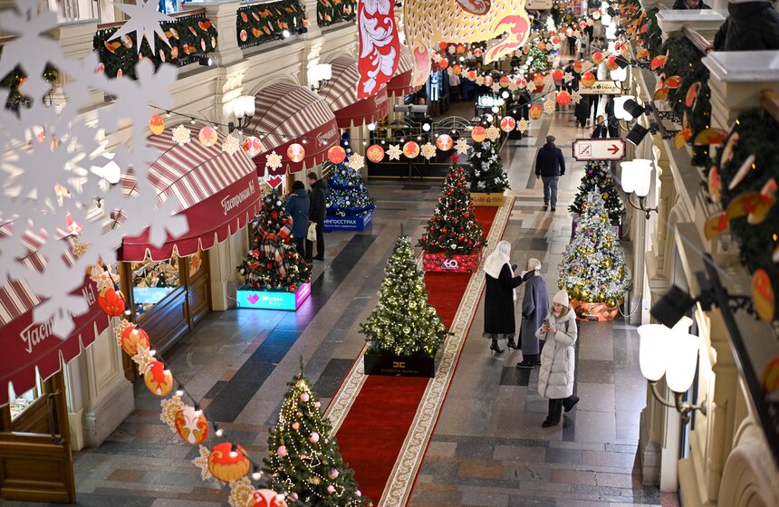 Телеканал "Москва Доверие" нарядил елку в ГУМе 18 фото