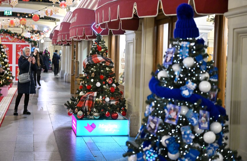 Телеканал "Москва Доверие" нарядил елку в ГУМе 3 фото