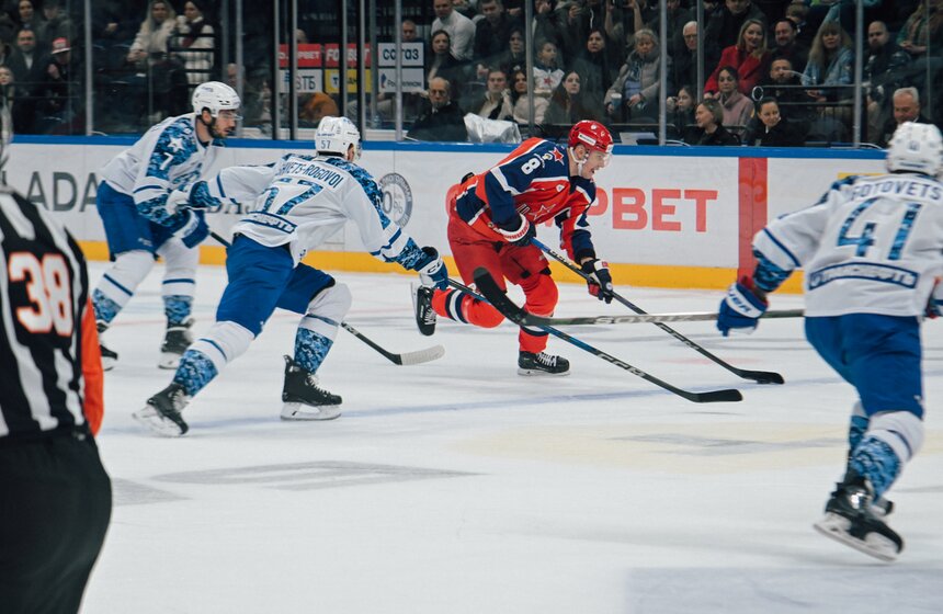 ЦСКА обыграл "Динамо" в матче КХЛ 11 фото