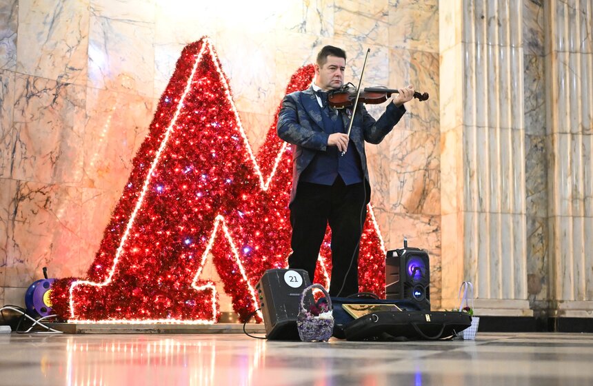 Художники проекта "Искусство в метро" создают работы на станции "Таганская" в Москве 11 фото