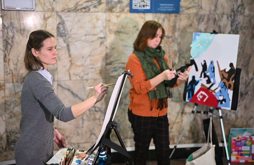 Художники проекта "Искусство в метро" создают работы на станции "Таганская" в Москве 13 фото