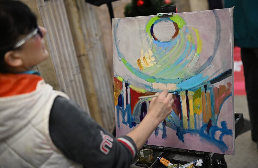 Художники проекта "Искусство в метро" создают работы на станции "Таганская" в Москве 10 фото