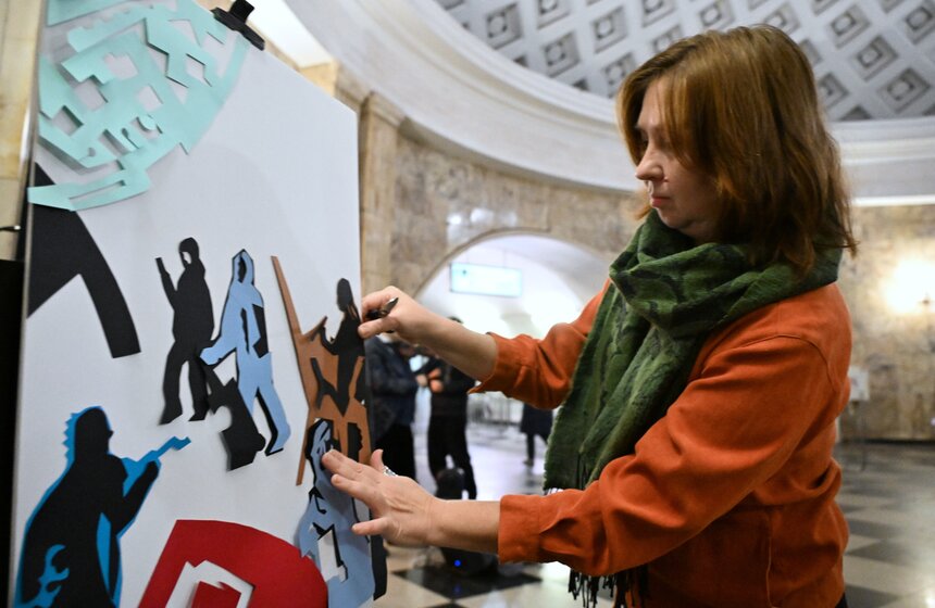 Художники проекта "Искусство в метро" создают работы на станции "Таганская" в Москве 8 фото