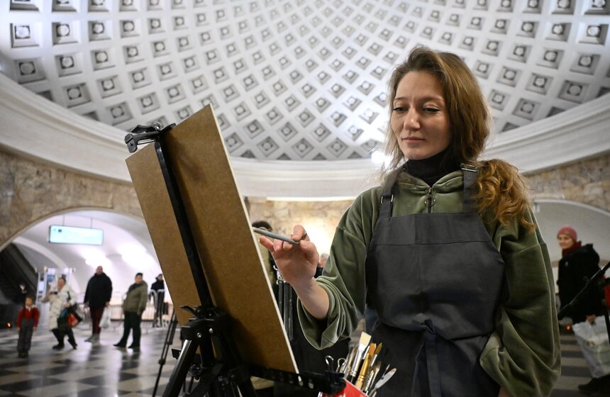 Художники проекта "Искусство в метро" создают работы на станции "Таганская" в Москве 2 фото