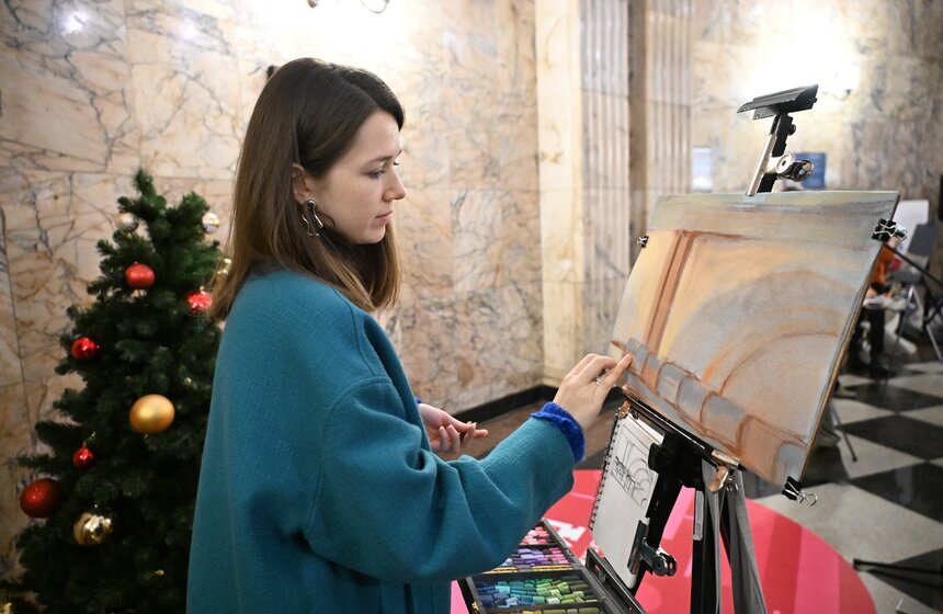 Художники проекта "Искусство в метро" создают работы на станции "Таганская" в Москве 4 фото