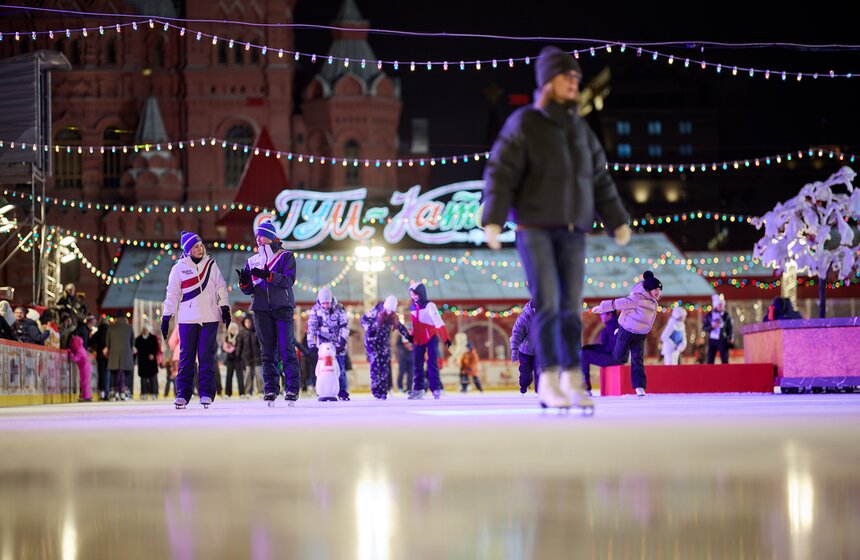 ГУМ-каток открылся на Красной площади 20 фото
