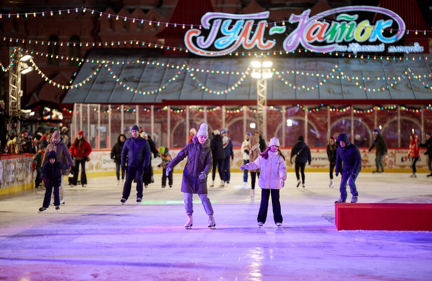 ГУМ-каток открылся на Красной площади 16 фото