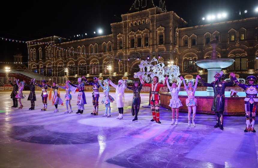 ГУМ-каток открылся на Красной площади 13 фото