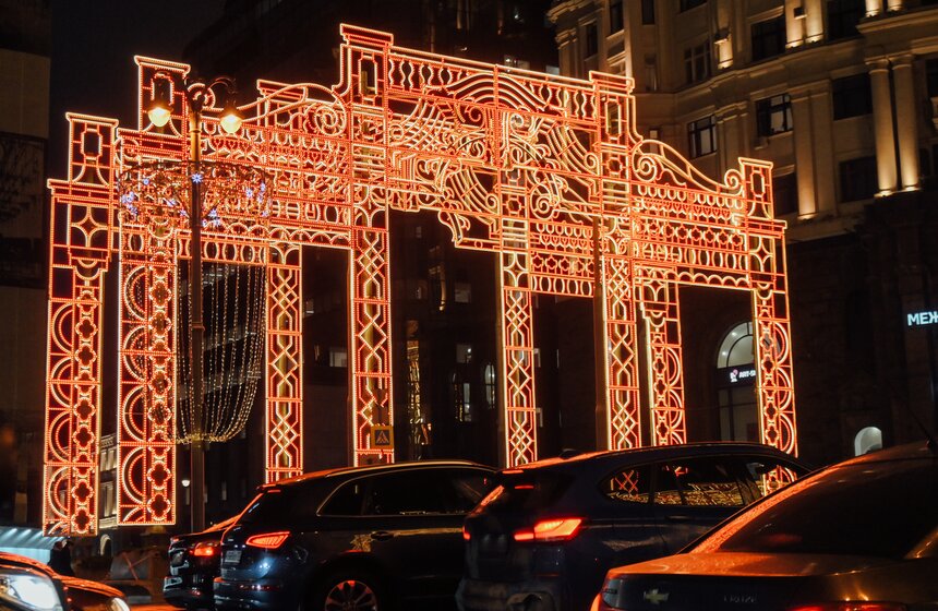 Новогодние декорации установили на улицах Москвы 3 фото