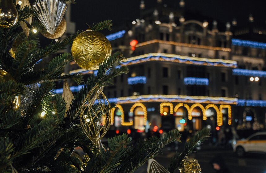 Новогодние декорации установили на улицах Москвы 11 фото