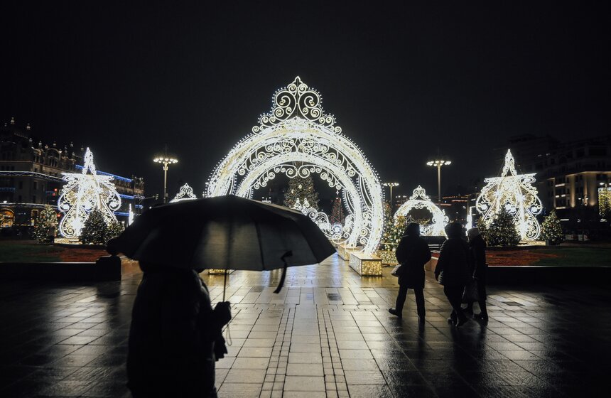 Новогодние декорации установили на улицах Москвы 16 фото