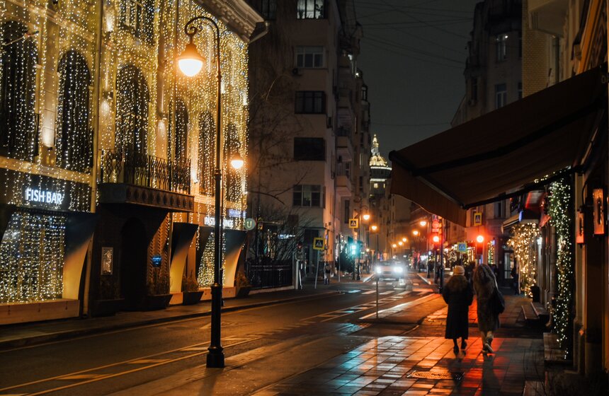 Новогодние декорации установили на улицах Москвы 4 фото