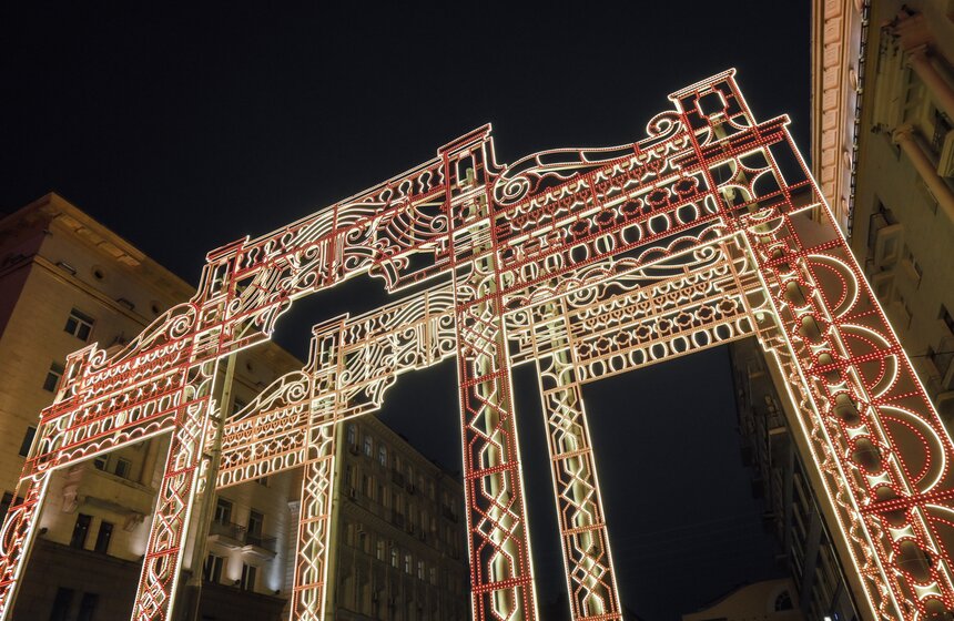 Новогодние декорации установили на улицах Москвы 20 фото