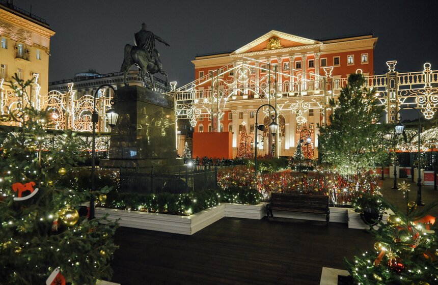 Новогодние декорации установили на улицах Москвы 22 фото