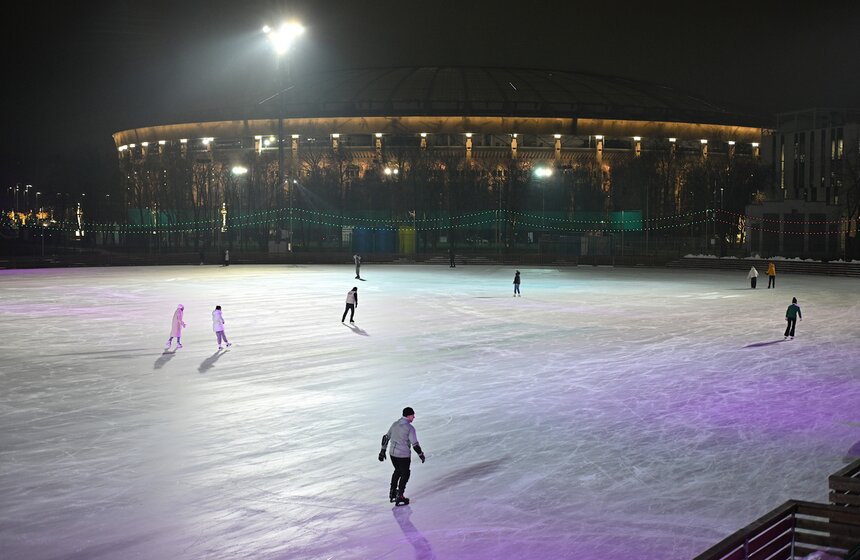 Каток площадью 16 тысяч "квадратов" заработал в "Лужниках" 26 фото