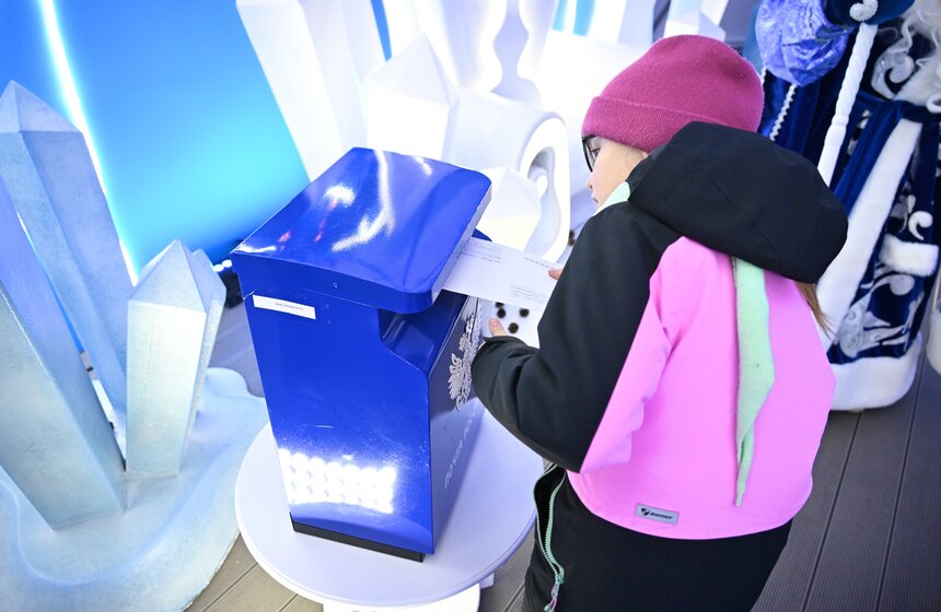 "Почта Деда Мороза" заработала в СК "Лужники" 12 фото