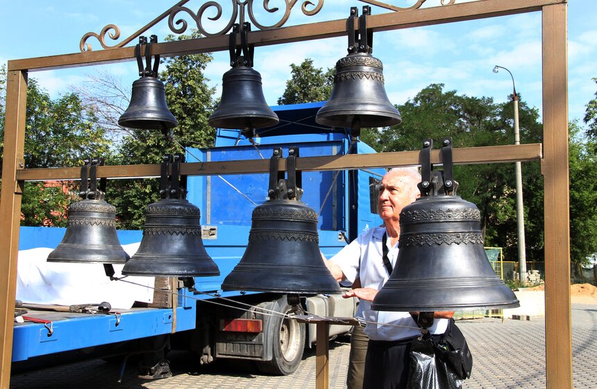 В Москву прибыл колокол "Александр Невский" 6 фото