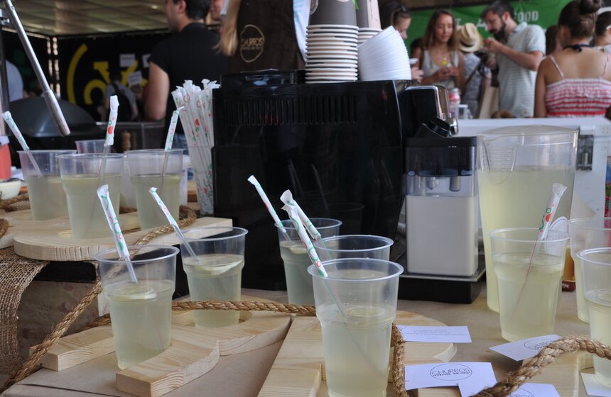 В Москве прошла ярмарка-распродажа "Ламбада маркет" 14 фото