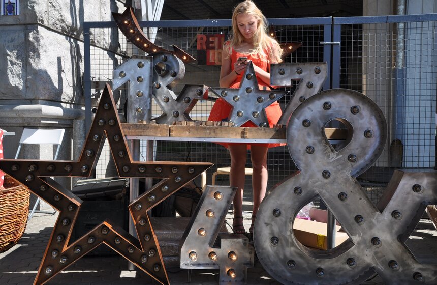 В Москве прошла ярмарка-распродажа "Ламбада маркет" 12 фото