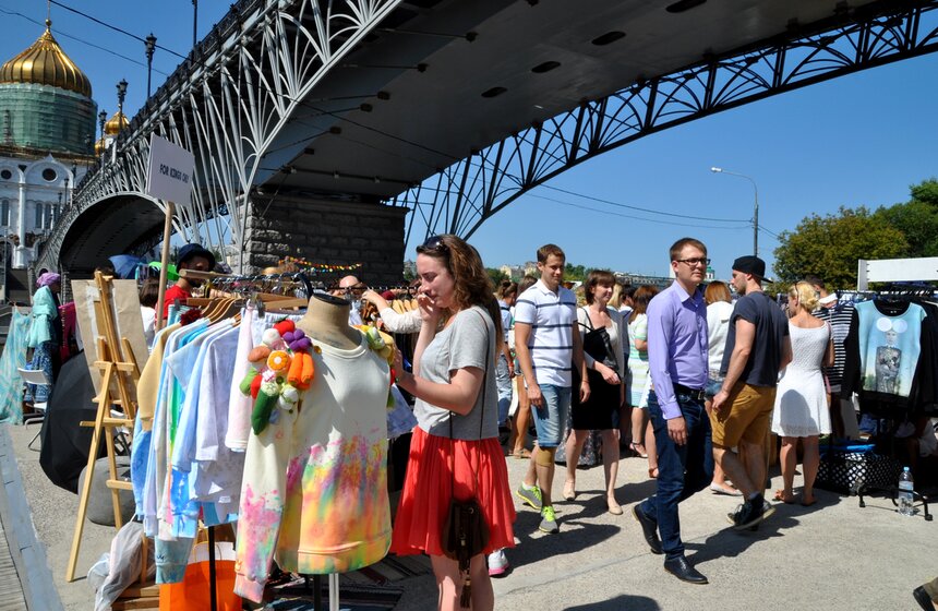 В Москве прошла ярмарка-распродажа "Ламбада маркет" 4 фото