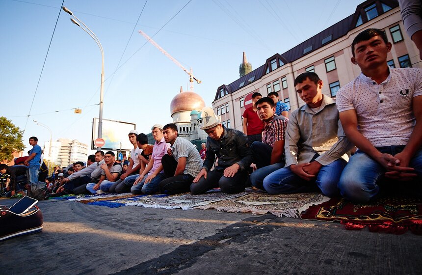 В Москве мусульмане начали праздновать Ураза-байрам 19 фото
