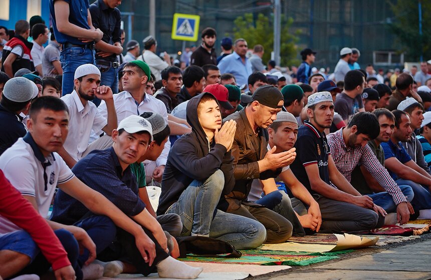 В Москве мусульмане начали праздновать Ураза-байрам 14 фото