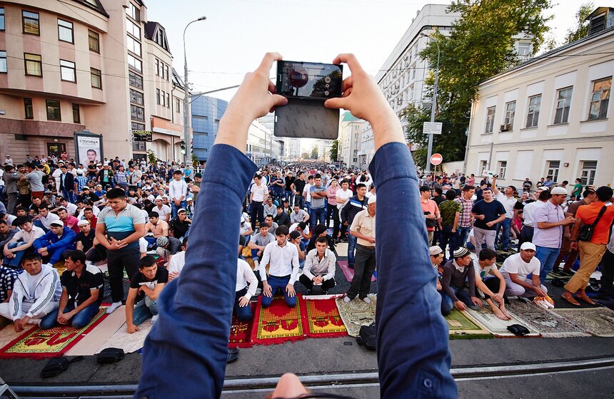 В Москве мусульмане начали праздновать Ураза-байрам 17 фото