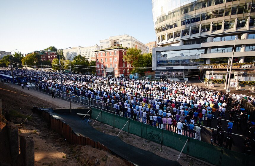 В Москве мусульмане начали праздновать Ураза-байрам 26 фото