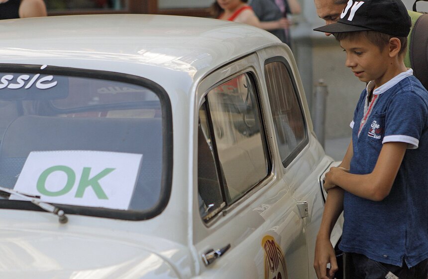 Возле ГУМа состоялся пробег ретро-автомобилей 3 фото