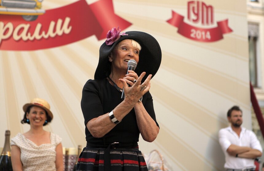 Возле ГУМа состоялся пробег ретро-автомобилей 7 фото