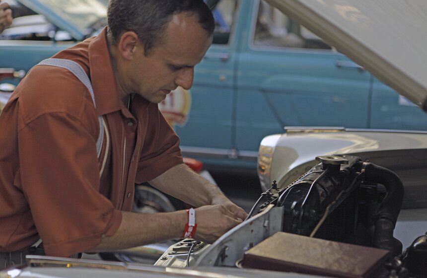 Возле ГУМа состоялся пробег ретро-автомобилей 6 фото