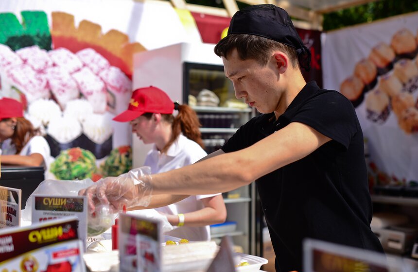 В парке "Красная Пресня" проходит фестиваль еды "О, да! Еда!" 1 фото