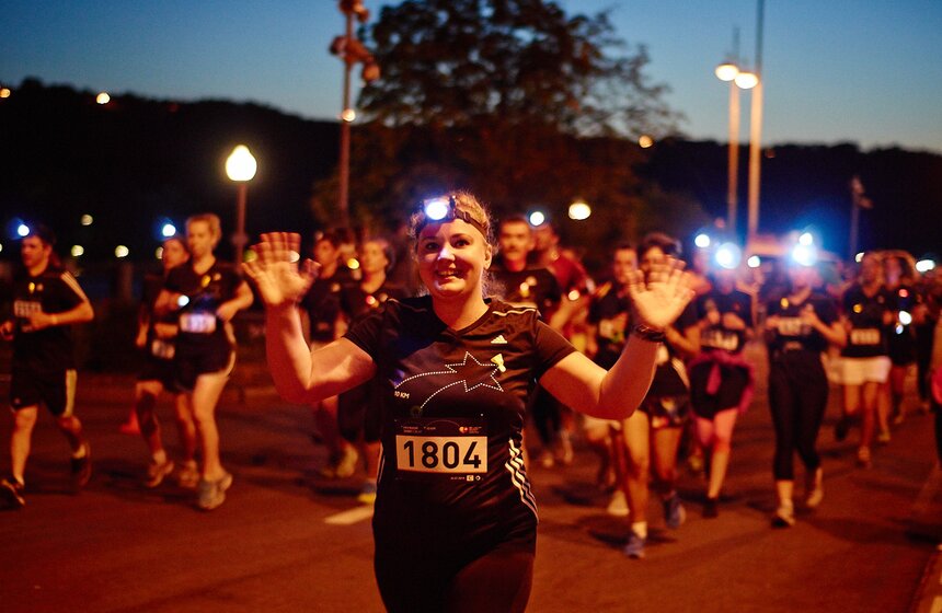 Москвичи приняли участие в ночном забеге 14 фото