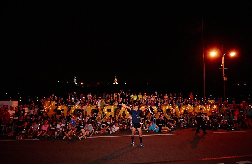 Москвичи приняли участие в ночном забеге 22 фото